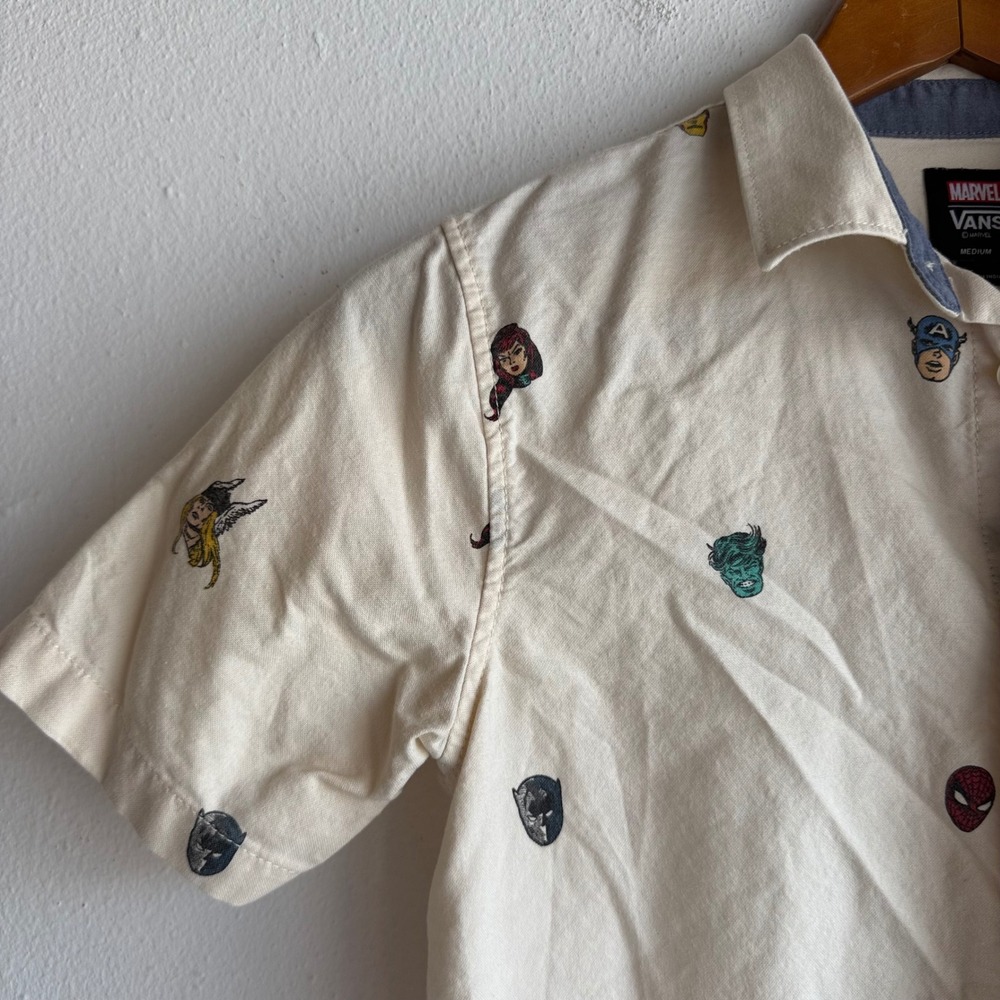 Vans Boys Medium Marvel Houser Avengers Cream Short Sleeve Button Up Shirt